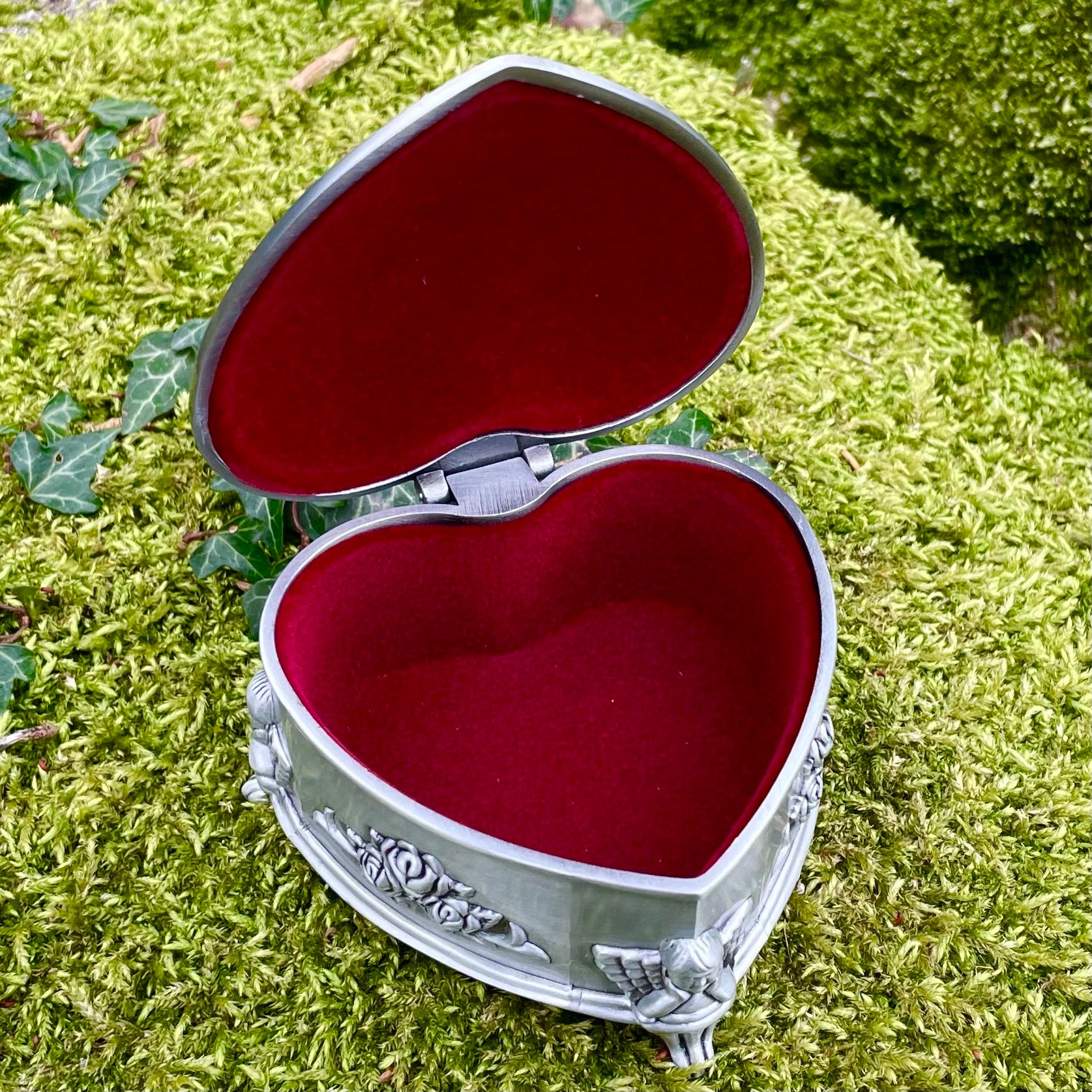 Mullingar Pewter Jewelry Box with Claddagh Design,jewelry box
