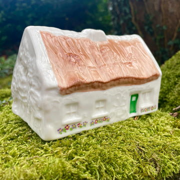 Belleek Classic Quiet Man Cottage