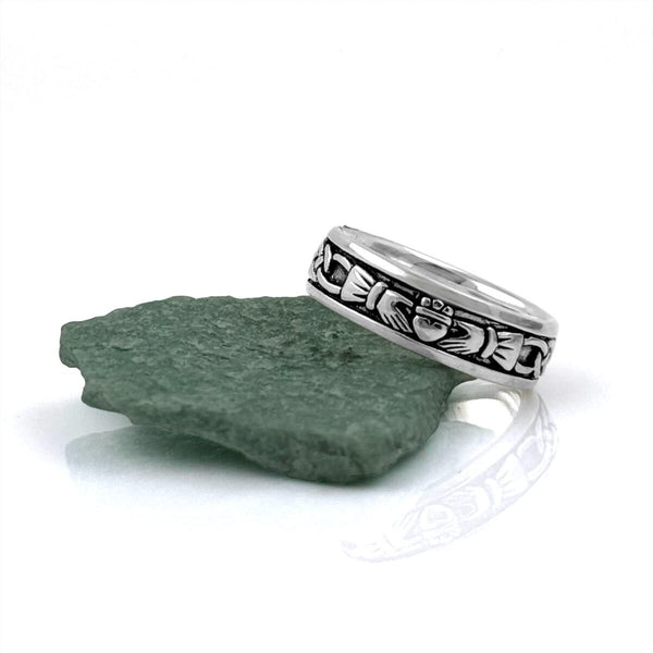 Ladies Oxidised Silver Claddagh Band