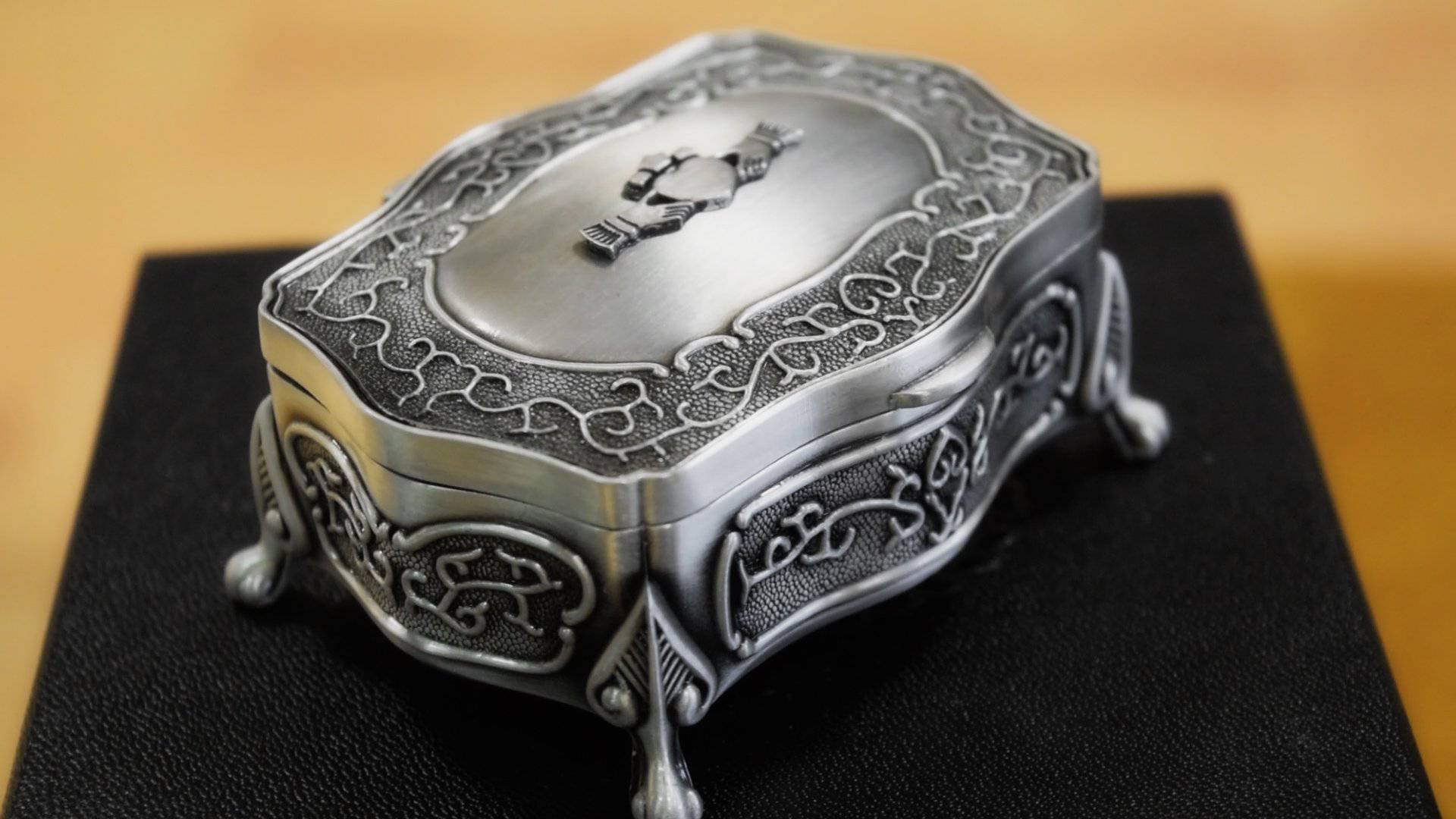 Mullingar Pewter Jewelry Box with Claddagh Design