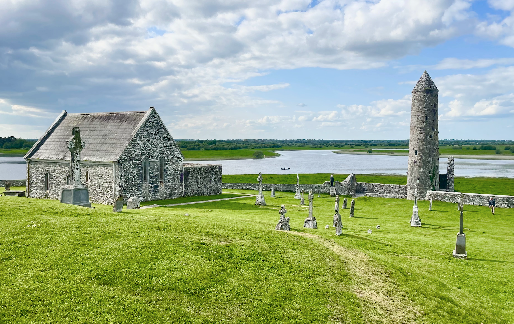 A Grand Adventure to Clonmacnoise: Unveiling Ancient Irish Wonders!
