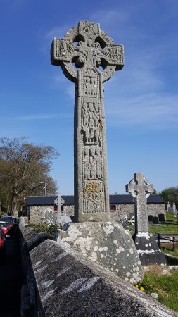 The History of the Celtic Cross | Drumcliffe Cross