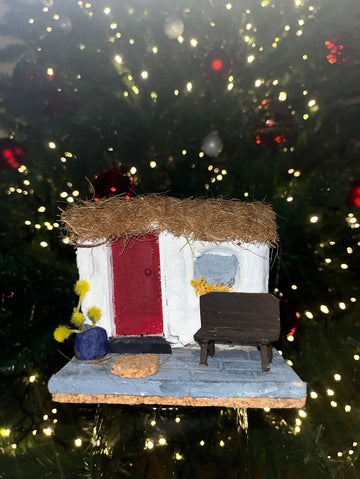 Miniature Irish Thatched Cottage front - Variant B