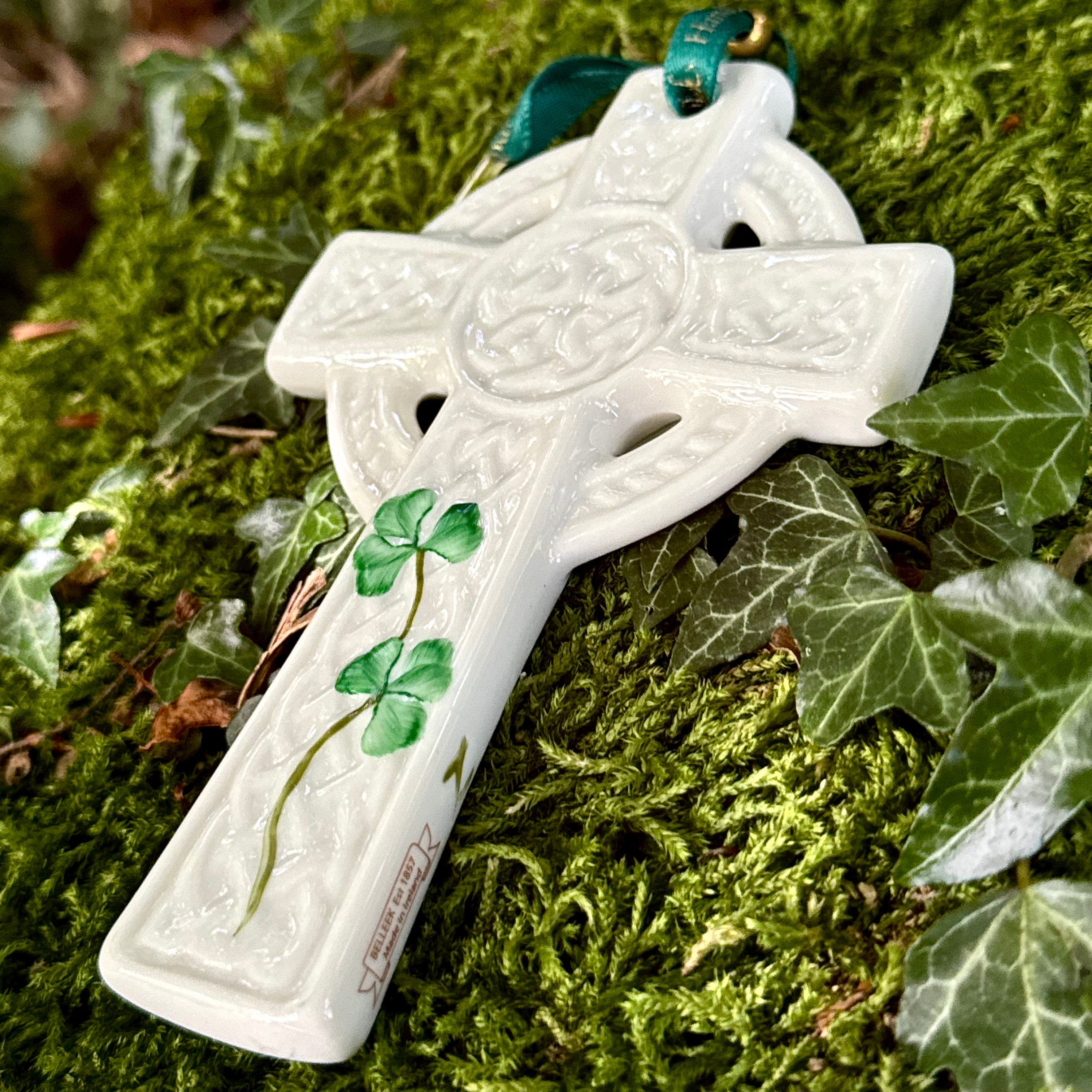 Croce Celtica In Legno Intagliato A Mano - 28 Cm Con Base | Fair Trade, Regalo Spirituale Per Pagani E Amanti Del Mito