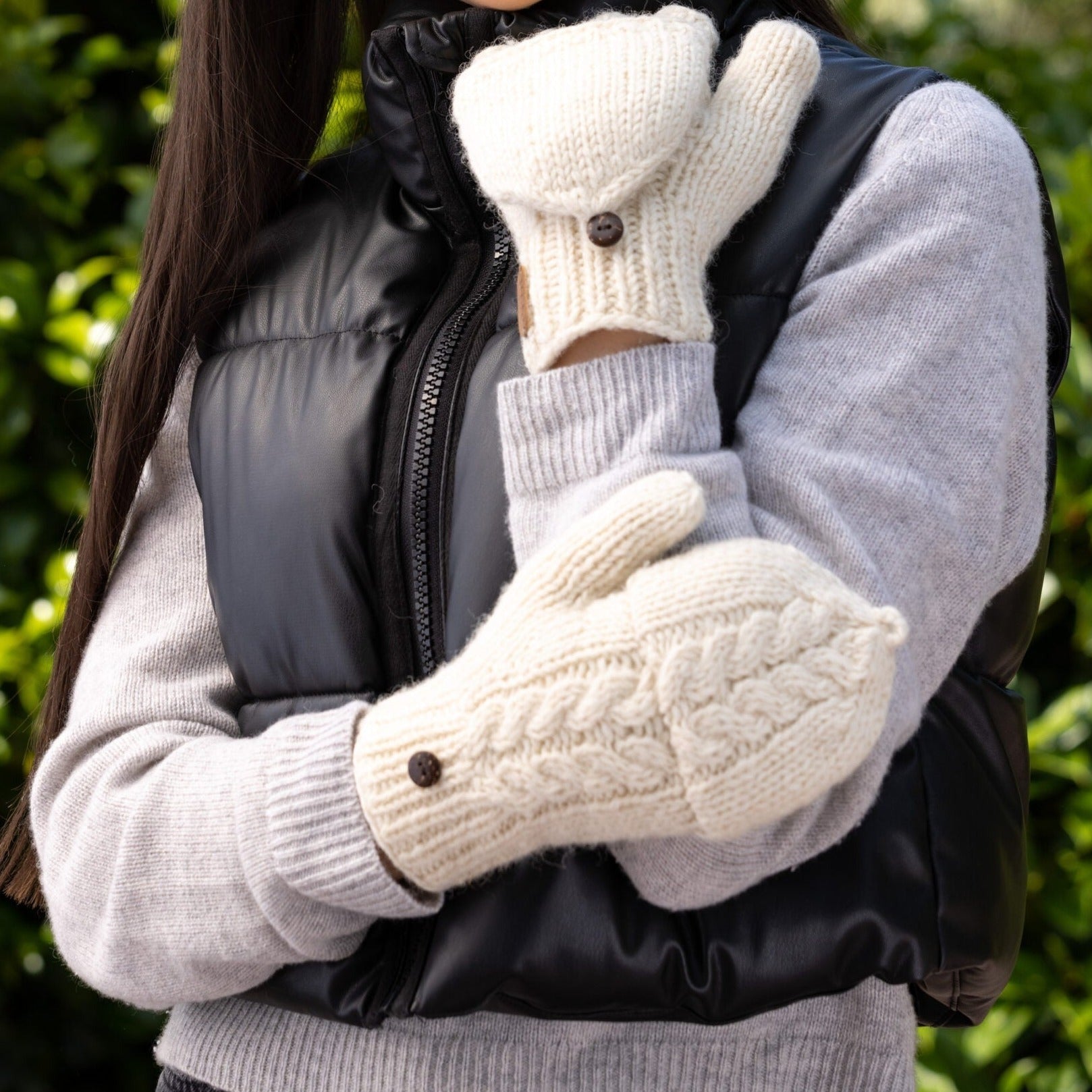 Aran Cable Hunter Gloves White