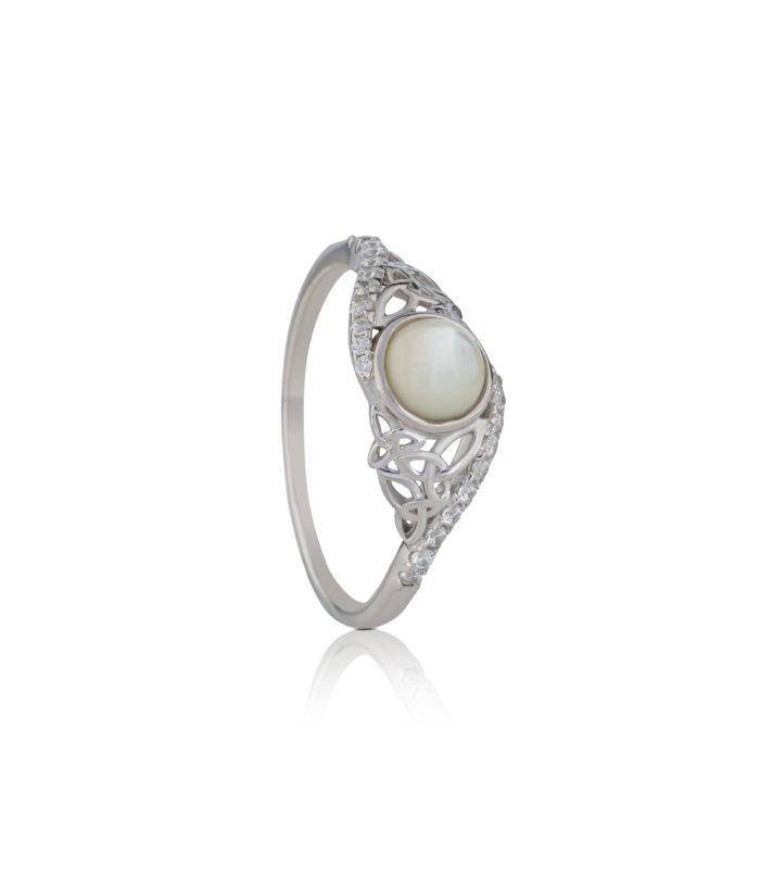 Boru Arian Twisted Trinity Mother of Pearl Ring