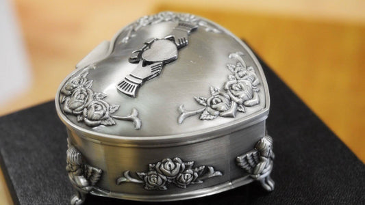 Mullingar Pewter Heart-shaped Jewelry Box with Rose/ Claddagh Design